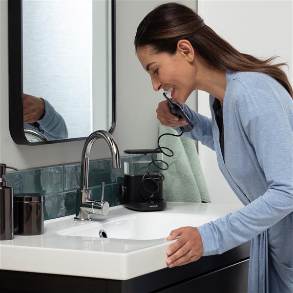 Black Waterpik? Sonic-Fusion? 2.0 Professional Flossing Toothbrush