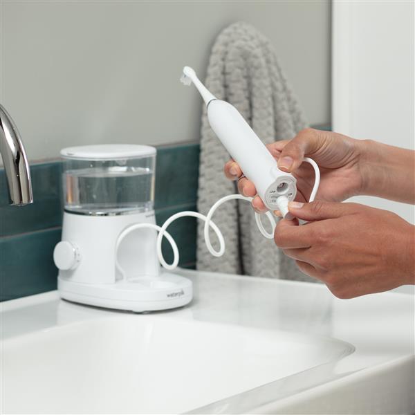 White Waterpik™ Sonic-Fusion™ 2.0 Flossing Toothbrush