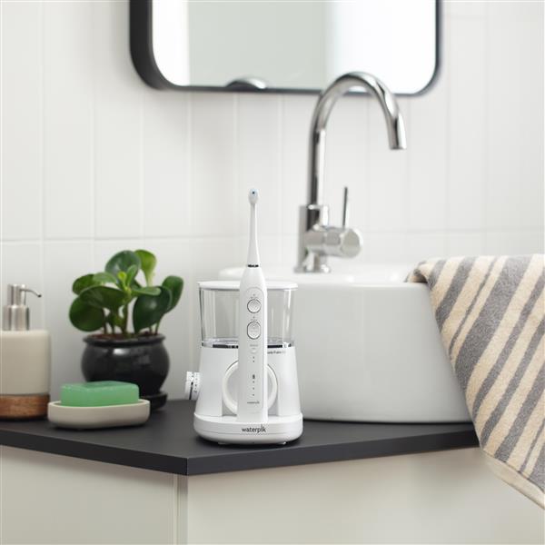 White Waterpik? Sonic-Fusion? 2.0 Flossing Toothbrush