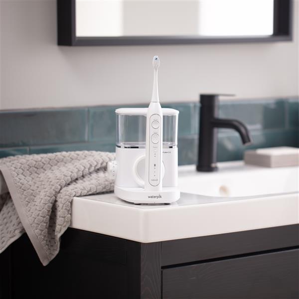 White Waterpik? Sonic-Fusion? 2.0 Professional Flossing Toothbrush